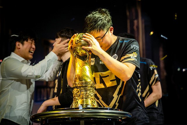 BLG战队大胜G2：战术解析与网友热议